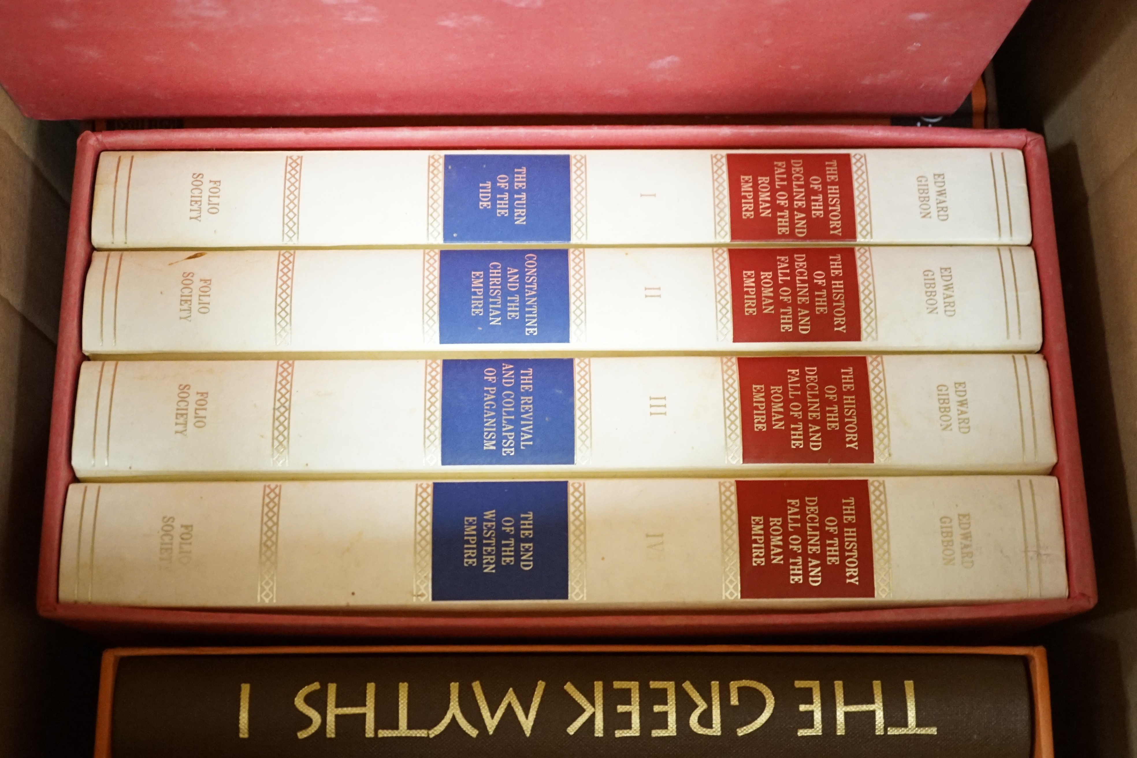 A mixed quantity of folio society books, to include ‘The History of the Decline and Fall of the Roman Empire’